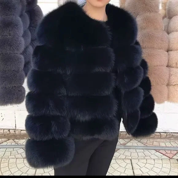 Luxurious Black Fox Fur Jacket - Picture 5 of 11